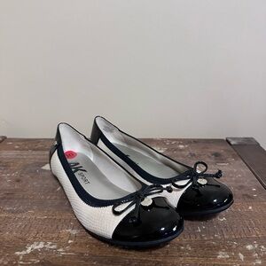 Anne Klein Ivory-White/Black Ballet Flats Women’s Size 10M